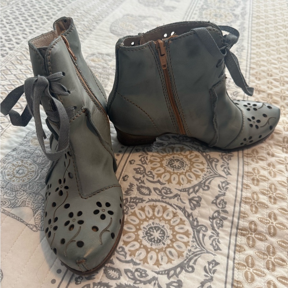 ROVERS- Stylish Blue/Gray Ankle Boots size 37 (fits like women’s 6.5)